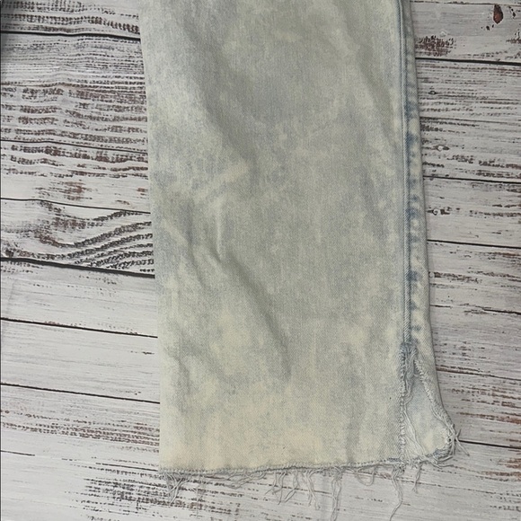 Hollister Curvy Ultra High-Rise Dad Light Wash Denim Sz. 7R - Picture 5 of 8